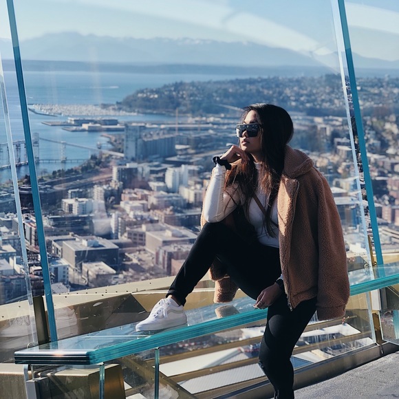 Meet your posher 👋🏼 - Picture 2 of 3